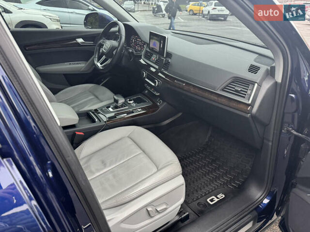 Синій Ауді Ку 5, об'ємом двигуна 2 л та пробігом 127 тис. км за 30000 $, фото 35 на Automoto.ua