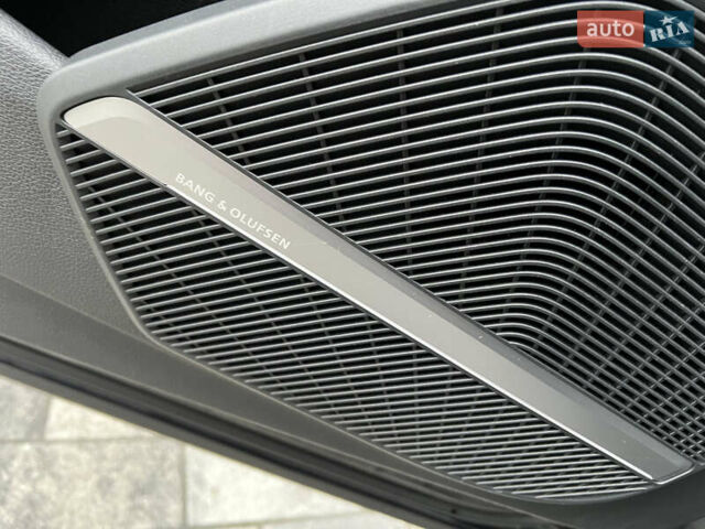 Синій Ауді Ку 5, об'ємом двигуна 2 л та пробігом 104 тис. км за 24999 $, фото 40 на Automoto.ua