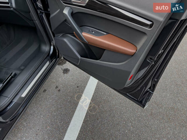 Синій Ауді Ку 5, об'ємом двигуна 2 л та пробігом 86 тис. км за 32999 $, фото 53 на Automoto.ua