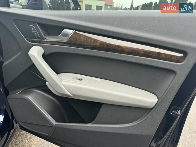 Синій Ауді Ку 5, об'ємом двигуна 2 л та пробігом 127 тис. км за 30000 $, фото 36 на Automoto.ua