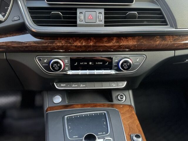 Синий Ауди Ку 5, объемом двигателя 2 л и пробегом 147 тыс. км за 27800 $, фото 9 на Automoto.ua