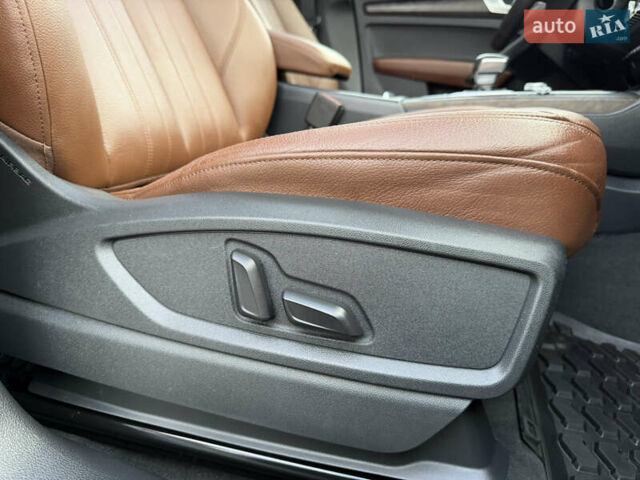 Синий Ауди Ку 5, объемом двигателя 2 л и пробегом 177 тыс. км за 24799 $, фото 106 на Automoto.ua