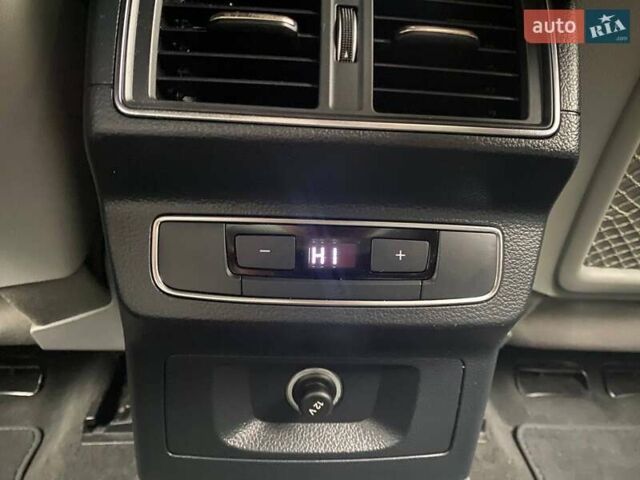 Синій Ауді Ку 5, об'ємом двигуна 2 л та пробігом 150 тис. км за 21999 $, фото 14 на Automoto.ua