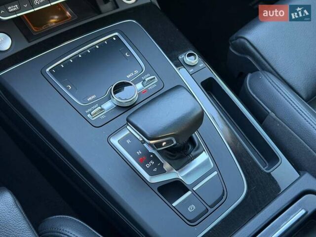 Синій Ауді Ку 5, об'ємом двигуна 1.98 л та пробігом 130 тис. км за 28000 $, фото 65 на Automoto.ua