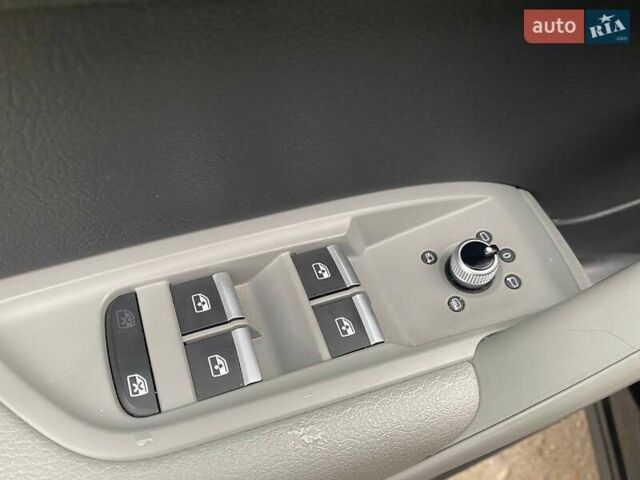 Синій Ауді Ку 5, об'ємом двигуна 2 л та пробігом 150 тис. км за 21999 $, фото 10 на Automoto.ua