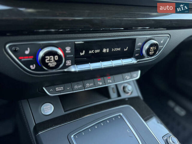 Синій Ауді Ку 5, об'ємом двигуна 2 л та пробігом 176 тис. км за 24499 $, фото 31 на Automoto.ua