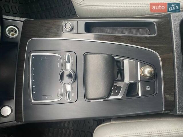 Синій Ауді Ку 5, об'ємом двигуна 2 л та пробігом 150 тис. км за 21999 $, фото 22 на Automoto.ua