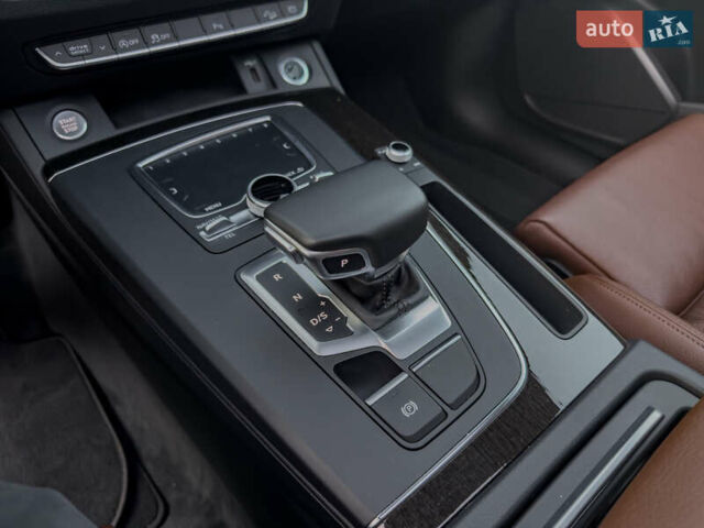 Синій Ауді Ку 5, об'ємом двигуна 2 л та пробігом 86 тис. км за 32999 $, фото 33 на Automoto.ua