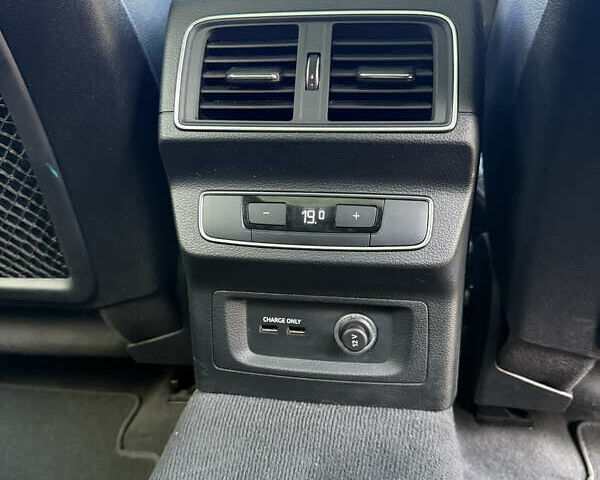 Синий Ауди Ку 5, объемом двигателя 1.98 л и пробегом 78 тыс. км за 25000 $, фото 16 на Automoto.ua