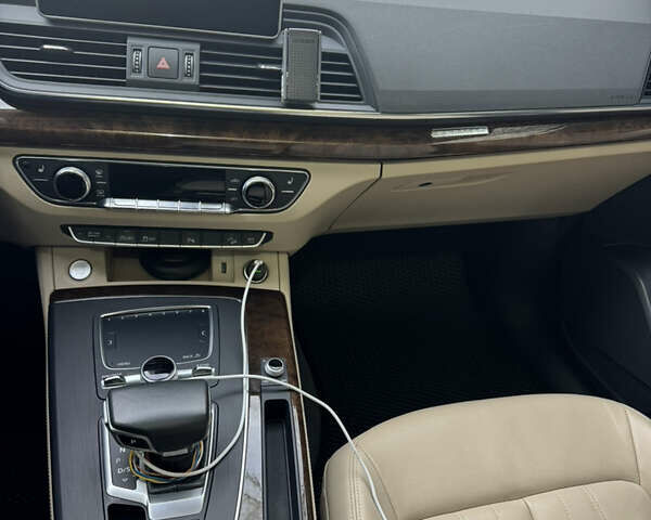 Синій Ауді Ку 5, об'ємом двигуна 1.98 л та пробігом 105 тис. км за 25800 $, фото 4 на Automoto.ua