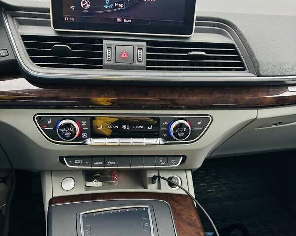 Синий Ауди Ку 5, объемом двигателя 1.98 л и пробегом 109 тыс. км за 28800 $, фото 24 на Automoto.ua