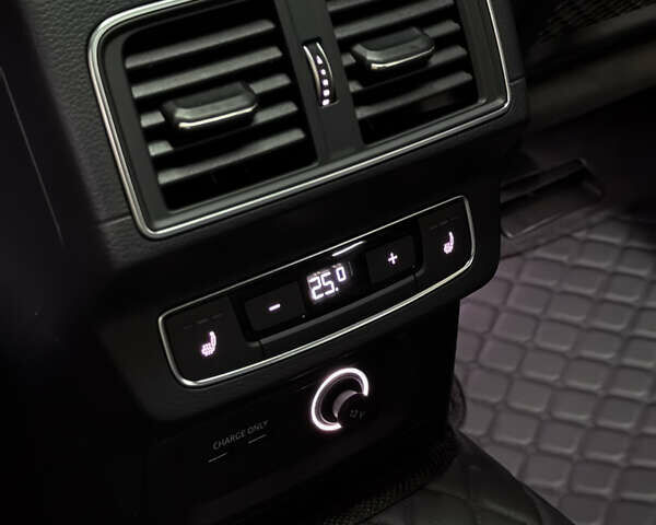 Синій Ауді Ку 5, об'ємом двигуна 2 л та пробігом 125 тис. км за 28000 $, фото 15 на Automoto.ua