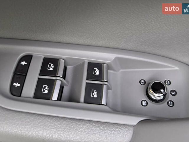 Синий Ауди Ку 5, объемом двигателя 1.98 л и пробегом 115 тыс. км за 30000 $, фото 21 на Automoto.ua