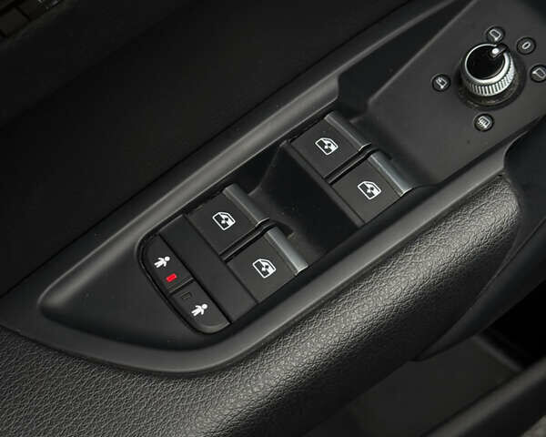 Синий Ауди Ку 5, объемом двигателя 1.98 л и пробегом 62 тыс. км за 26000 $, фото 25 на Automoto.ua