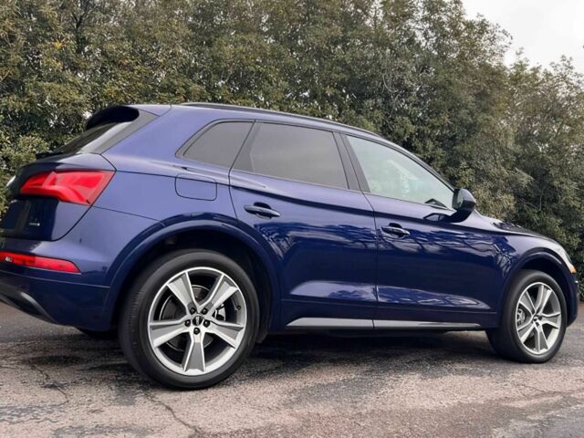 Синій Ауді Ку 5, об'ємом двигуна 2 л та пробігом 47 тис. км за 15800 $, фото 4 на Automoto.ua