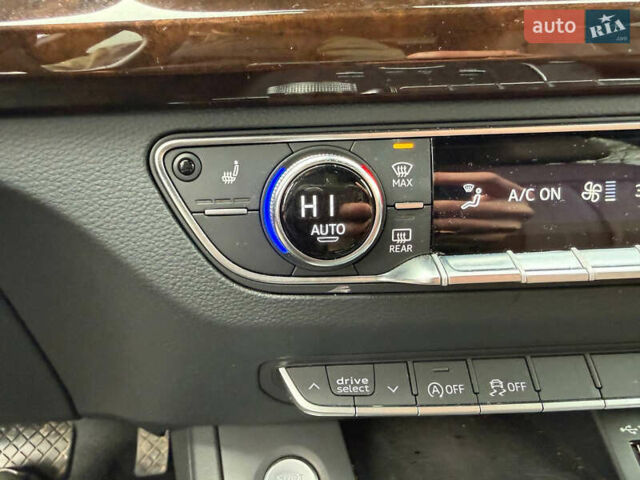 Синій Ауді Ку 5, об'ємом двигуна 2 л та пробігом 85 тис. км за 24900 $, фото 46 на Automoto.ua