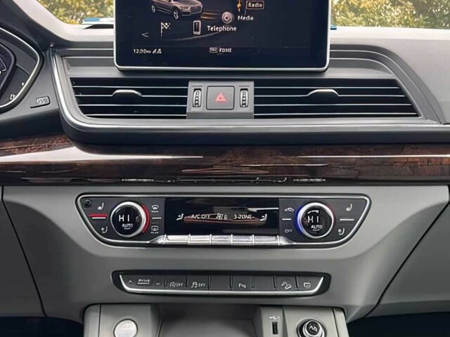 Синій Ауді Ку 5, об'ємом двигуна 2 л та пробігом 47 тис. км за 15800 $, фото 10 на Automoto.ua