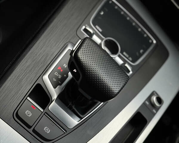 Синий Ауди Ку 5, объемом двигателя 2 л и пробегом 268 тыс. км за 31999 $, фото 37 на Automoto.ua