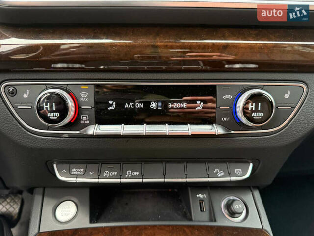 Синій Ауді Ку 5, об'ємом двигуна 2 л та пробігом 85 тис. км за 24900 $, фото 45 на Automoto.ua