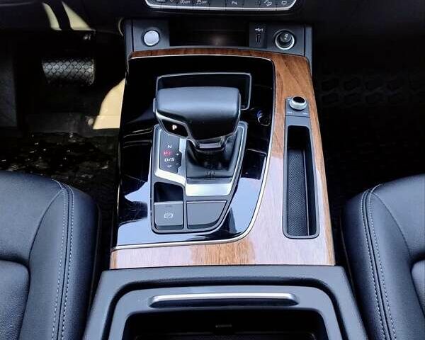 Синий Ауди Ку 5, объемом двигателя 1.98 л и пробегом 17 тыс. км за 31990 $, фото 26 на Automoto.ua