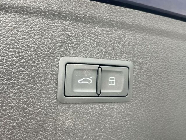 Синий Ауди Ку 5, объемом двигателя 2 л и пробегом 33 тыс. км за 29900 $, фото 23 на Automoto.ua