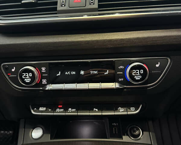 Синій Ауді Ку 5, об'ємом двигуна 1.98 л та пробігом 48 тис. км за 32800 $, фото 38 на Automoto.ua