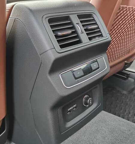 Синій Ауді Ку 5, об'ємом двигуна 2 л та пробігом 42 тис. км за 39700 $, фото 44 на Automoto.ua