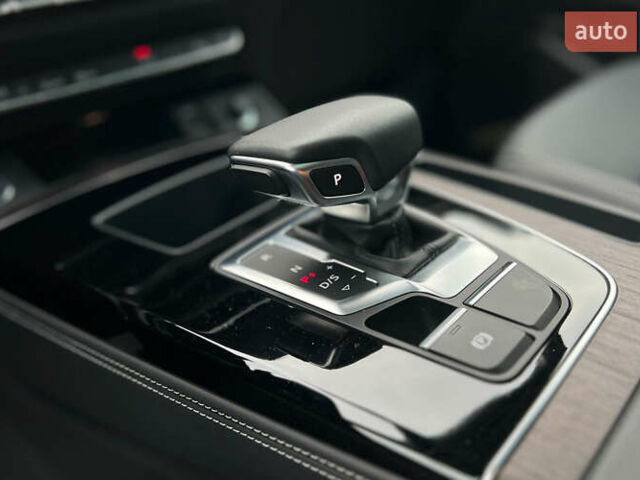 Синій Ауді Ку 5, об'ємом двигуна 2 л та пробігом 6 тис. км за 40999 $, фото 15 на Automoto.ua