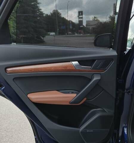 Синій Ауді Ку 5, об'ємом двигуна 2 л та пробігом 42 тис. км за 39700 $, фото 41 на Automoto.ua