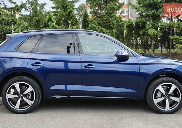 Синій Ауді Ку 5, об'ємом двигуна 2 л та пробігом 42 тис. км за 39700 $, фото 5 на Automoto.ua