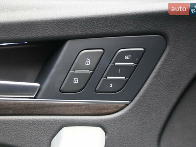 Синій Ауді Ку 5, об'ємом двигуна 1.98 л та пробігом 6 тис. км за 47900 $, фото 22 на Automoto.ua