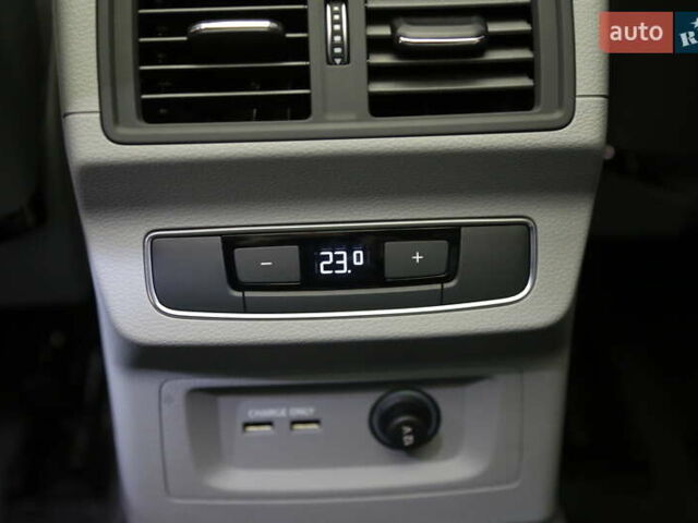 Синій Ауді Ку 5, об'ємом двигуна 1.98 л та пробігом 6 тис. км за 47900 $, фото 24 на Automoto.ua