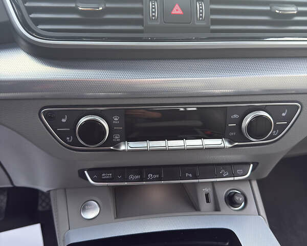 Зеленый Ауди Ку 5, объемом двигателя 2 л и пробегом 17 тыс. км за 35000 $, фото 9 на Automoto.ua