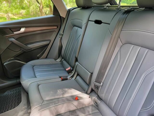 Зелений Ауді Ку 5, об'ємом двигуна 2 л та пробігом 14 тис. км за 10900 $, фото 13 на Automoto.ua