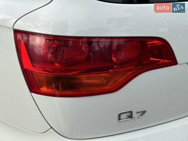 Білий Ауді Ку 7, об'ємом двигуна 3 л та пробігом 159 тис. км за 16500 $, фото 14 на Automoto.ua