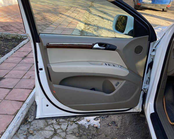 Білий Ауді Ку 7, об'ємом двигуна 3 л та пробігом 214 тис. км за 13500 $, фото 22 на Automoto.ua