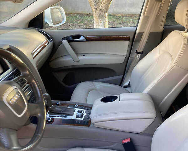 Білий Ауді Ку 7, об'ємом двигуна 3 л та пробігом 214 тис. км за 13500 $, фото 21 на Automoto.ua