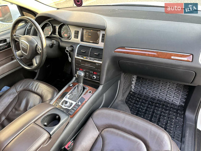 Ауди Ку 7 2010 в Ивано-Франковске на Automoto.ua Белый Ауди Ку 7, объемом двигателя 2.97 л и пробегом 355 тыс. км за 16500 $, фото 27 на Automoto.ua