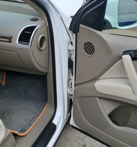 Білий Ауді Ку 7, об'ємом двигуна 3 л та пробігом 214 тис. км за 13500 $, фото 62 на Automoto.ua