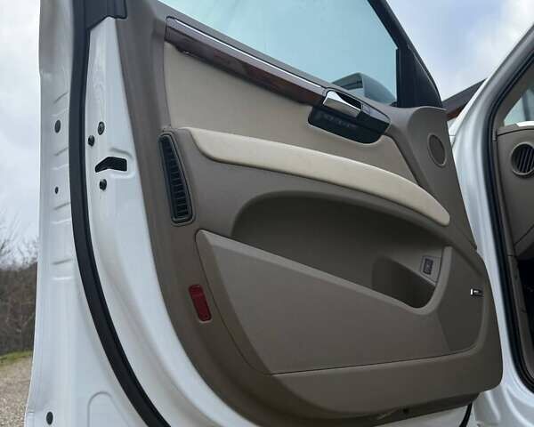 Белый Ауди Ку 7, объемом двигателя 3 л и пробегом 327 тыс. км за 17100 $, фото 44 на Automoto.ua
