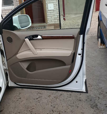 Білий Ауді Ку 7, об'ємом двигуна 3 л та пробігом 214 тис. км за 13500 $, фото 61 на Automoto.ua