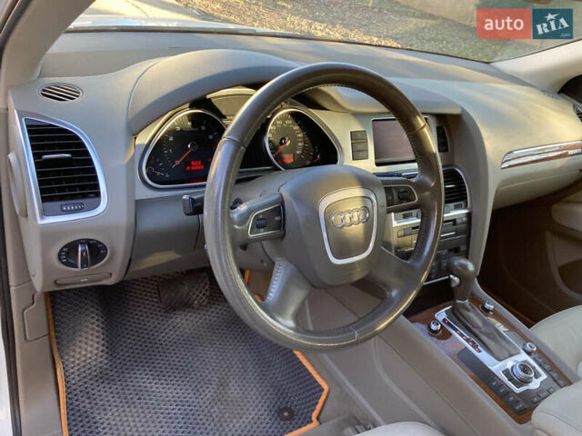 Білий Ауді Ку 7, об'ємом двигуна 3 л та пробігом 214 тис. км за 13500 $, фото 23 на Automoto.ua