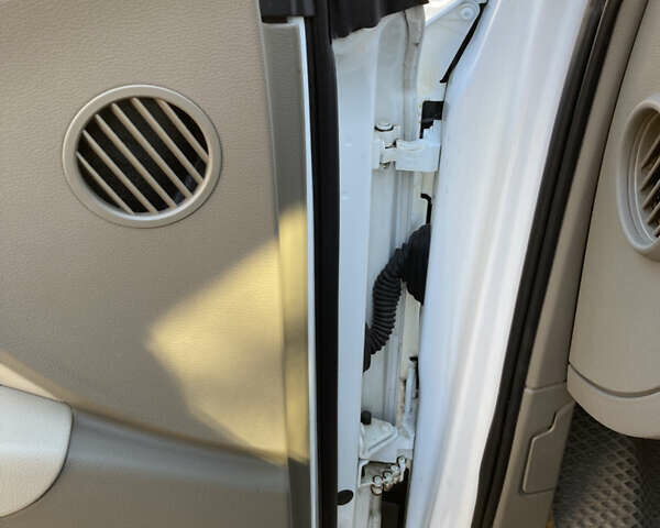 Білий Ауді Ку 7, об'ємом двигуна 3 л та пробігом 214 тис. км за 13500 $, фото 24 на Automoto.ua