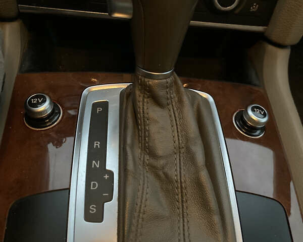 Білий Ауді Ку 7, об'ємом двигуна 3 л та пробігом 214 тис. км за 13500 $, фото 48 на Automoto.ua