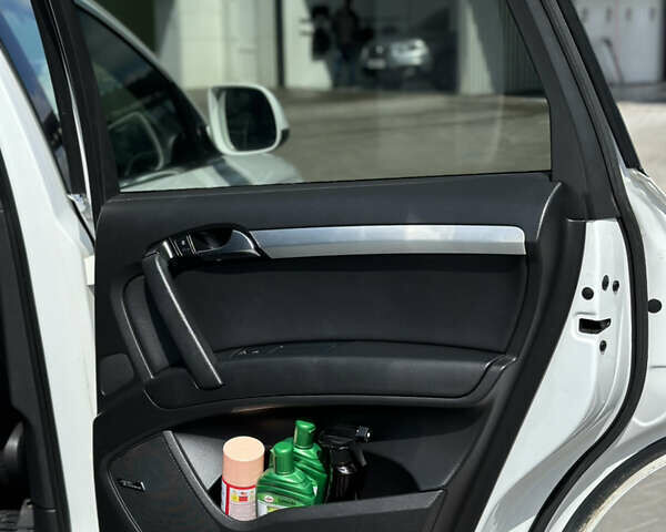 Белый Ауди Ку 7, объемом двигателя 2.97 л и пробегом 180 тыс. км за 19800 $, фото 9 на Automoto.ua