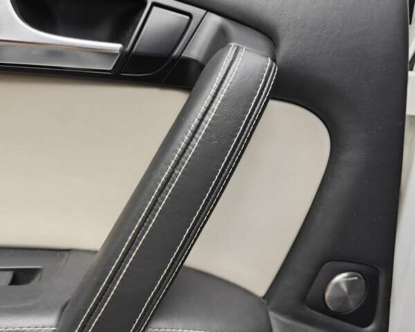 Ауди Ку 7 2011 в Тернополе на Automoto.ua Белый Ауди Ку 7, объемом двигателя 4.13 л и пробегом 221 тыс. км за 28300 $, фото 16 на Automoto.ua