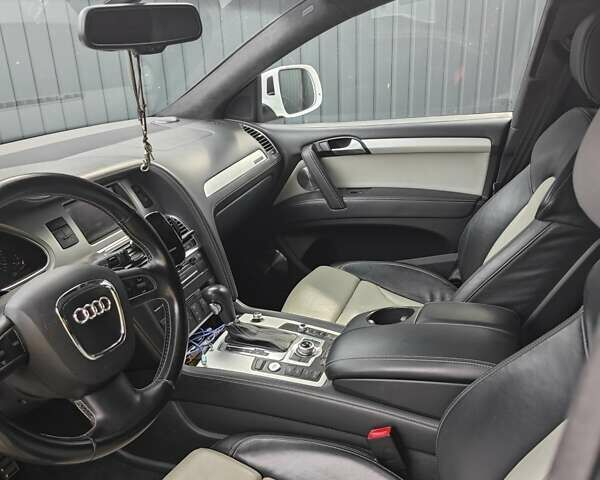 Ауди Ку 7 2011 в Тернополе на Automoto.ua Белый Ауди Ку 7, объемом двигателя 4.13 л и пробегом 221 тыс. км за 28300 $, фото 6 на Automoto.ua