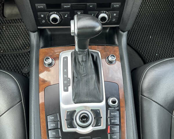 Білий Ауді Ку 7, об'ємом двигуна 3 л та пробігом 193 тис. км за 14300 $, фото 16 на Automoto.ua