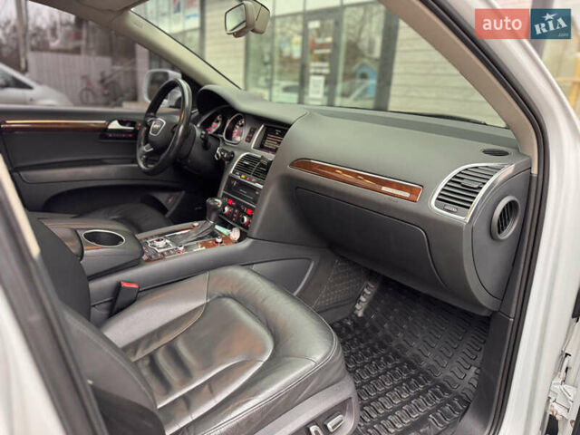 Белый Ауди Ку 7, объемом двигателя 2.97 л и пробегом 247 тыс. км за 20000 $, фото 14 на Automoto.ua