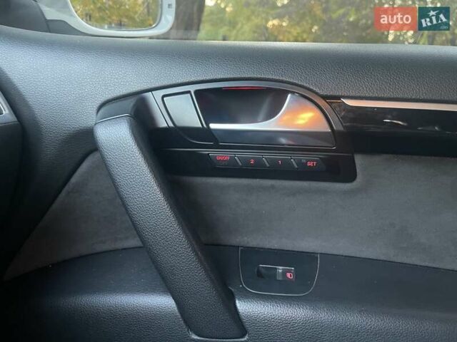 Білий Ауді Ку 7, об'ємом двигуна 2.97 л та пробігом 75 тис. км за 26750 $, фото 34 на Automoto.ua